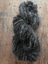 Charcoal grey Lincoln wool yarn, lockspun curly art yarn