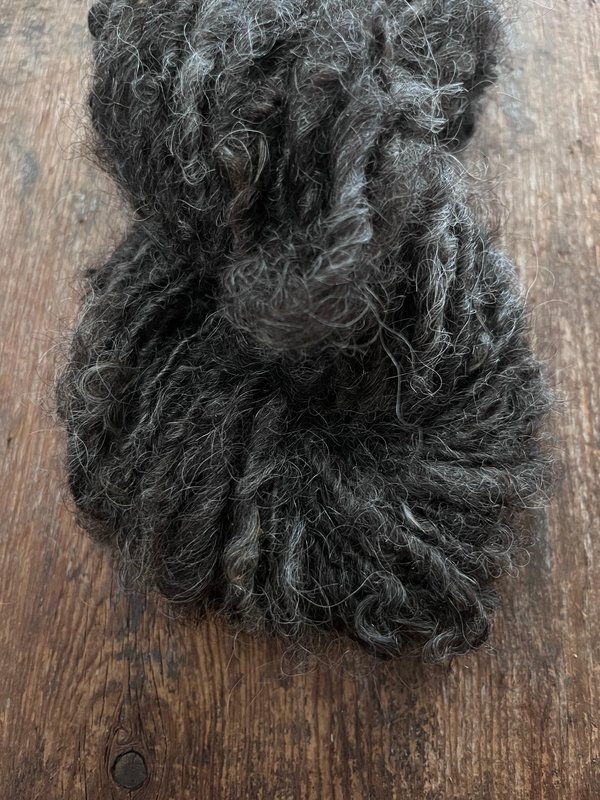 Charcoal grey Lincoln wool yarn, lockspun curly art yarn